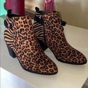 Beautiful new shoes dazzle Ankle boots.